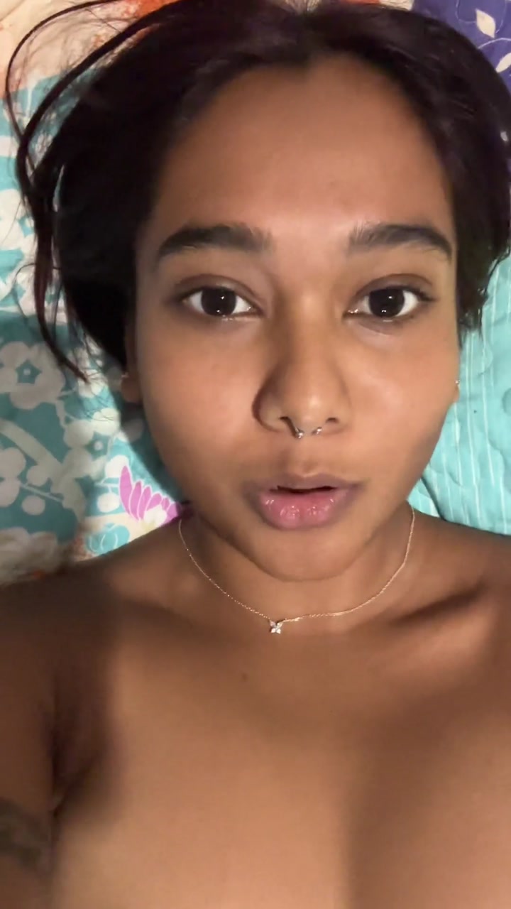 FaceTime call with petite Indian girlfriend turns naughty