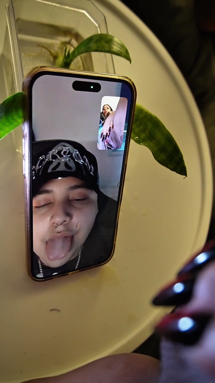 I warm up my boyfriend by video call to come and me